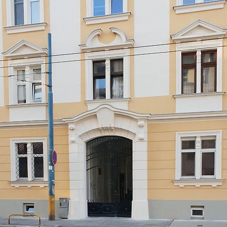 Romantic Central Flat Bratislava Exterior photo