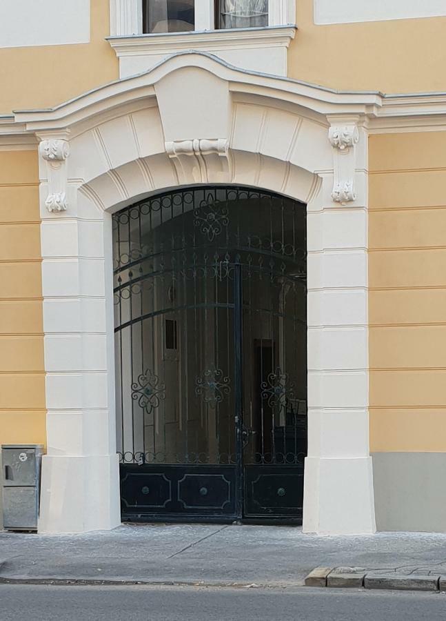 Romantic Central Flat Bratislava Exterior photo